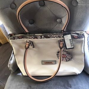 Guess handbag (Brand new)